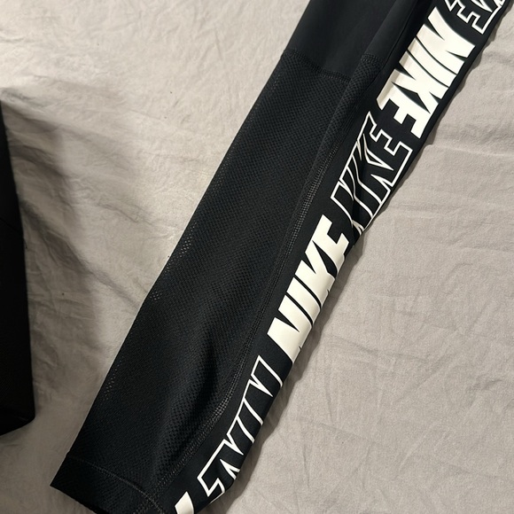 Nike black and white leggings - Picture 4 of 5